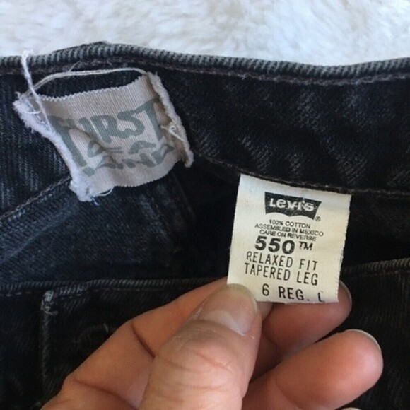 VINTAGE Levi’s Shorts - Picture 3 of 5
